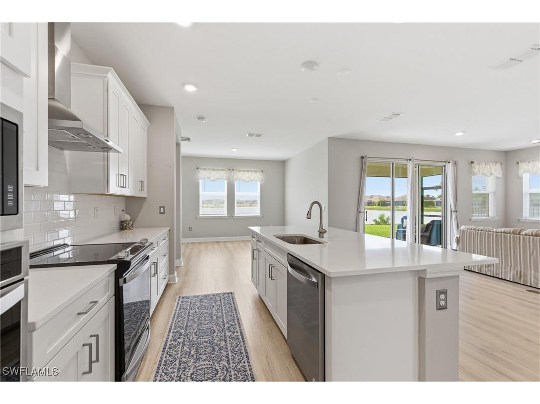 2055 Grove Drive Naples FL 34120 225075195 image13