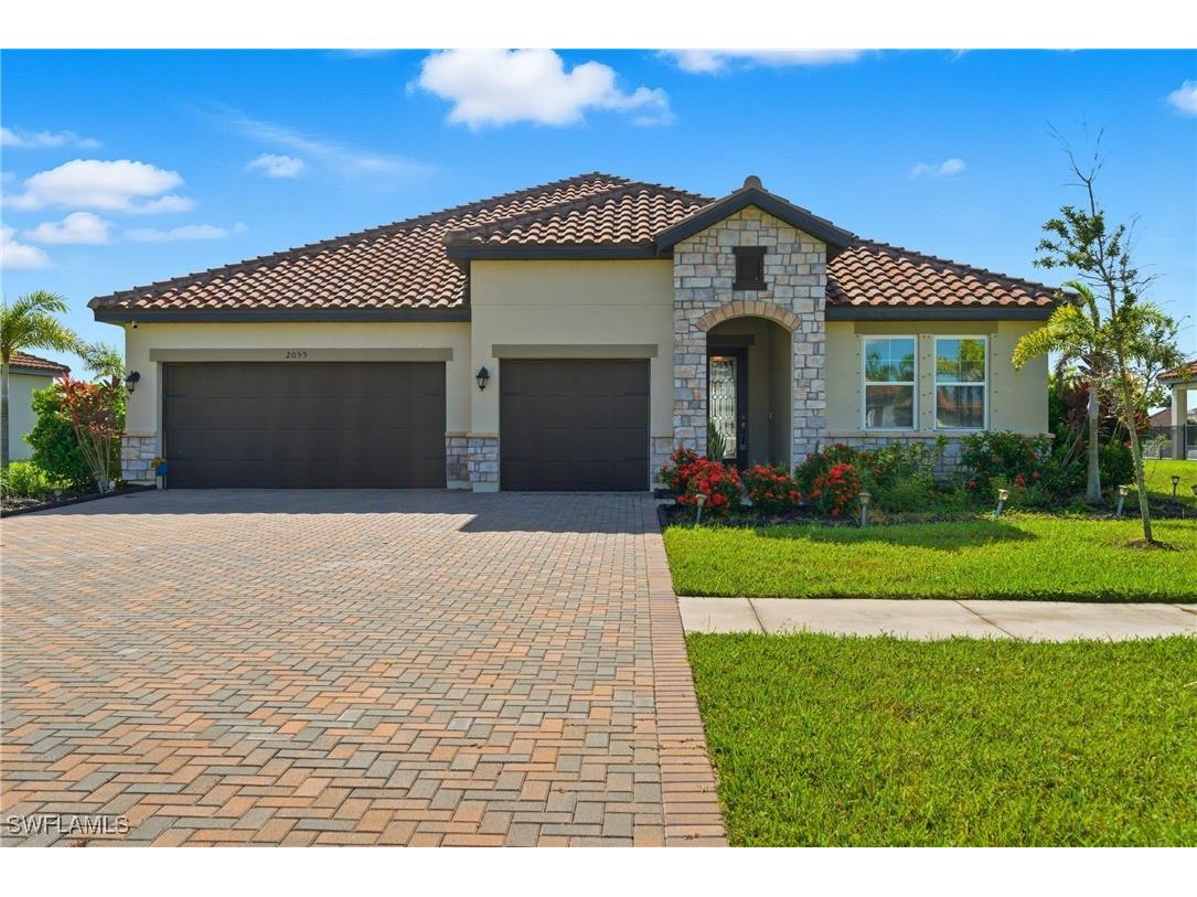 2055 Grove Drive Naples FL 34120 225075195 image2