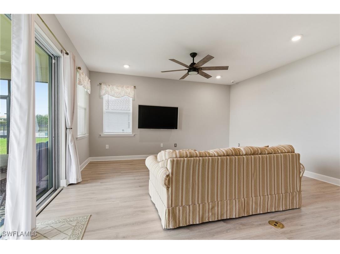 2055 Grove Drive Naples FL 34120 225075195 image21