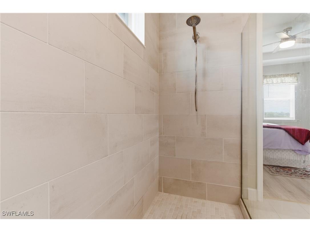 2055 Grove Drive Naples FL 34120 225075195 image38