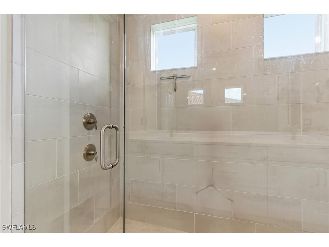 2055 Grove Drive Naples FL 34120 225075195 image39