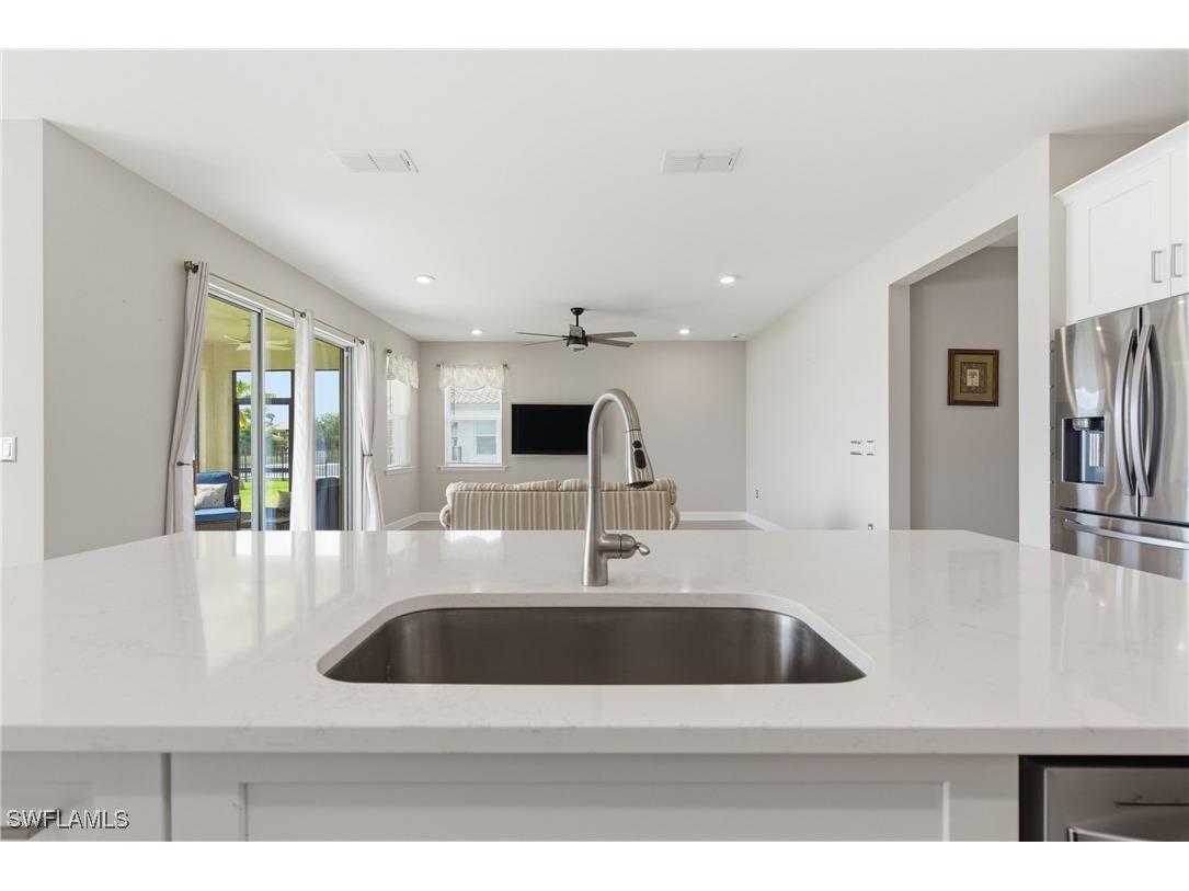 2055 Grove Drive Naples FL 34120 225075195 image9