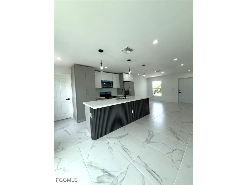 206 Pembroke Street E Lehigh Acres FL 33974 2026000380 image3