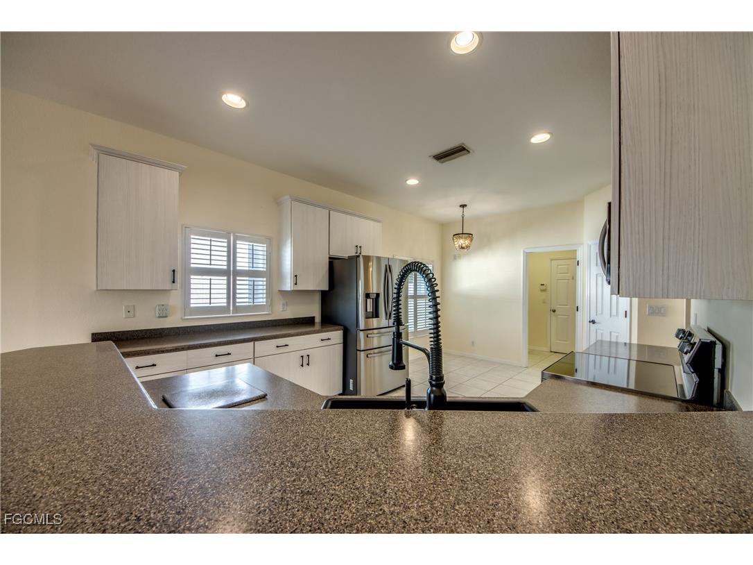 2060 Cape Heather Circle Cape Coral FL 33991 2025009652 image11