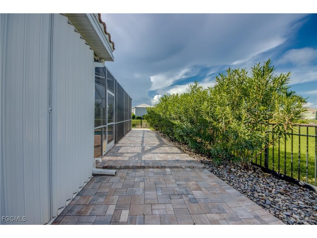 2060 Cape Heather Circle Cape Coral FL 33991 2025009652 image32