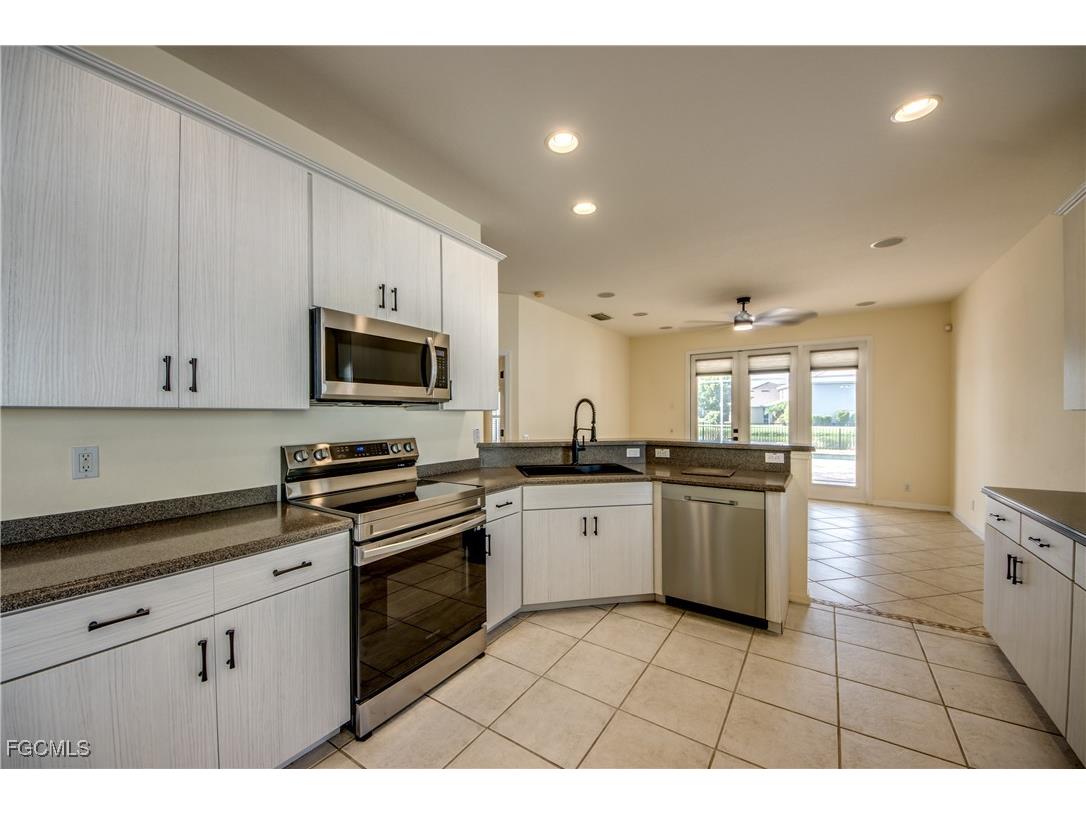 2060 Cape Heather Circle Cape Coral FL 33991 2025009652 image9