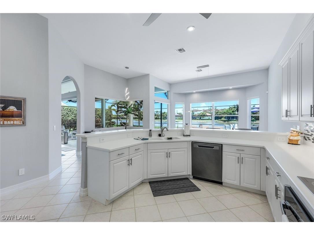 2060 Imperial Circle Naples FL 34110 224047054 image1