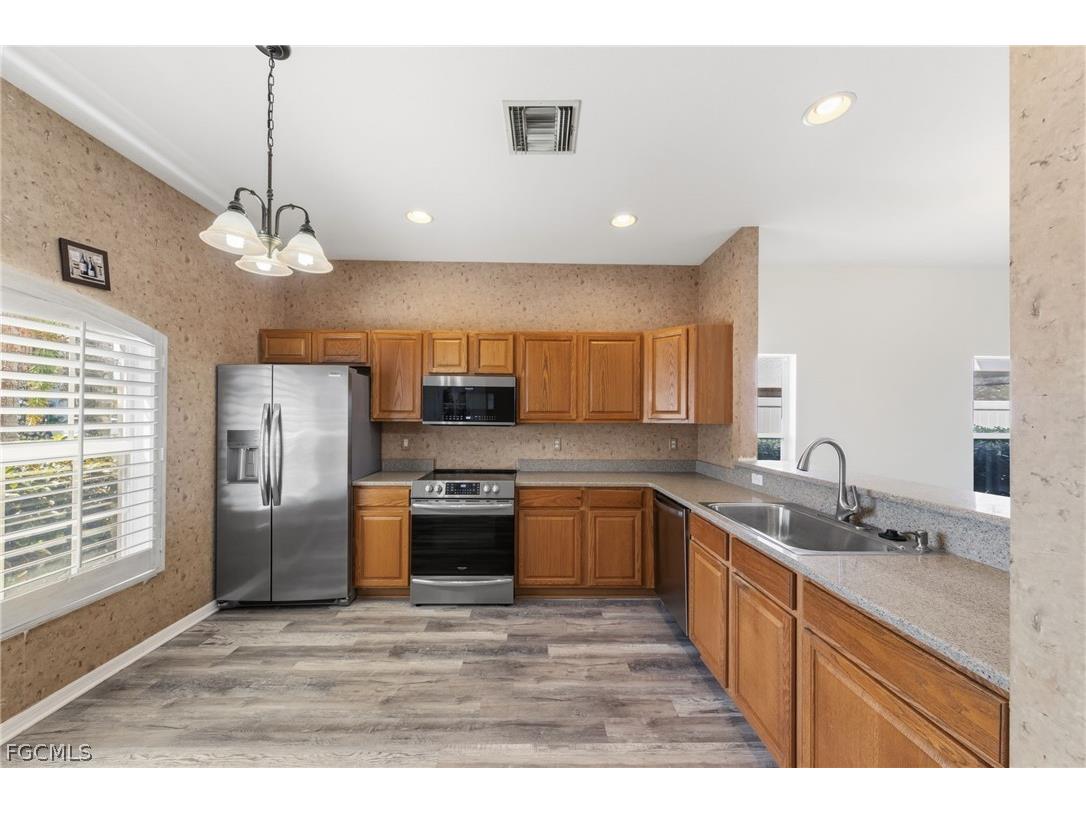 2061 Cape Heather Circle Cape Coral FL 33991 2026002424 image8