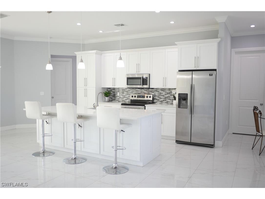 2062 Everglades Boulevard N Naples FL 34120 223057281 image1