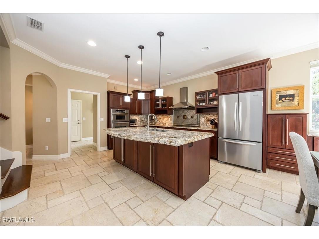 2066 Imperial Circle Naples FL 34110 225074570 image6