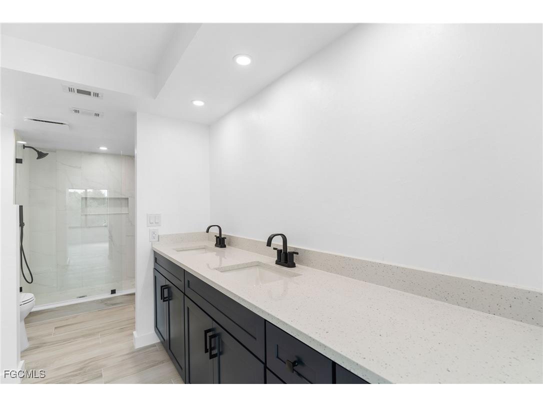 2067 W Lakeview Boulevard #8 North Fort Myers FL 33903 2025016062 image15