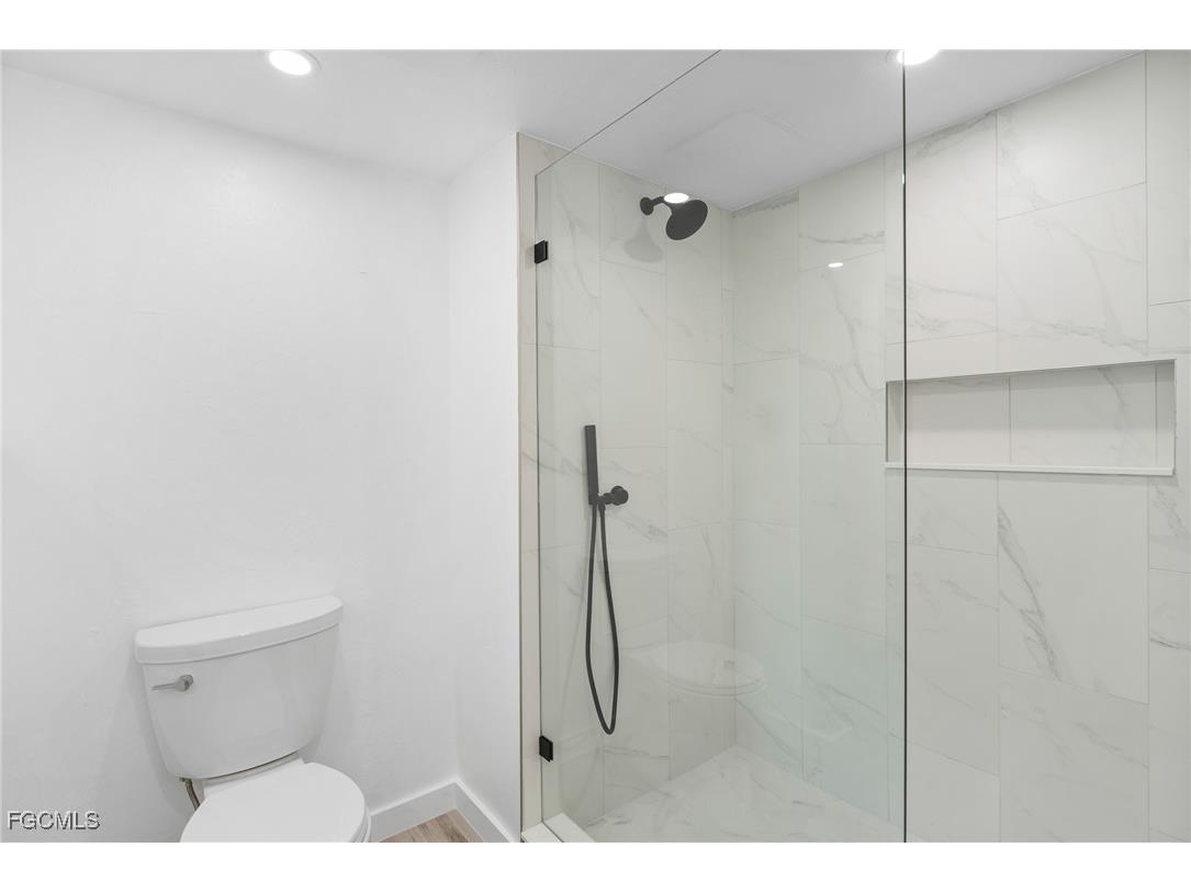 2067 W Lakeview Boulevard #8 North Fort Myers FL 33903 2025016062 image16