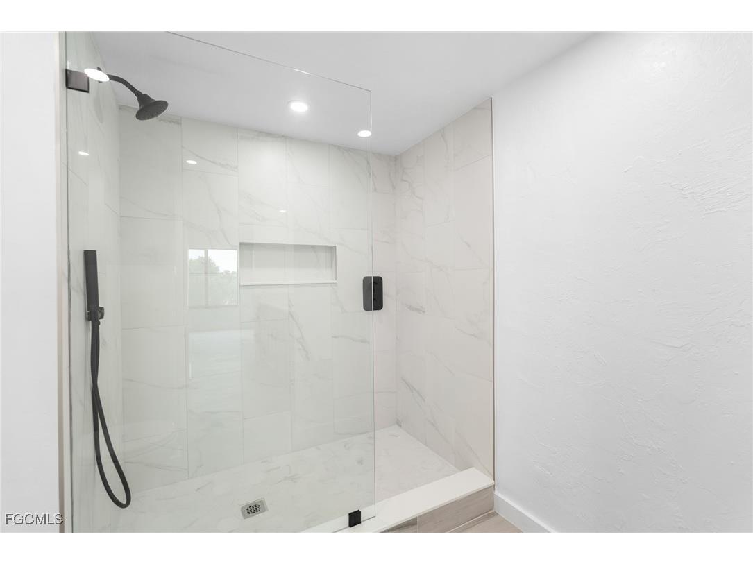 2067 W Lakeview Boulevard #8 North Fort Myers FL 33903 2025016062 image17