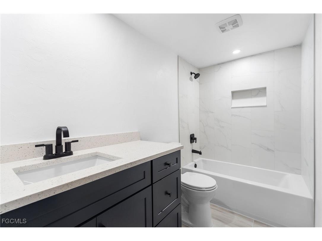 2067 W Lakeview Boulevard #8 North Fort Myers FL 33903 2025016062 image21