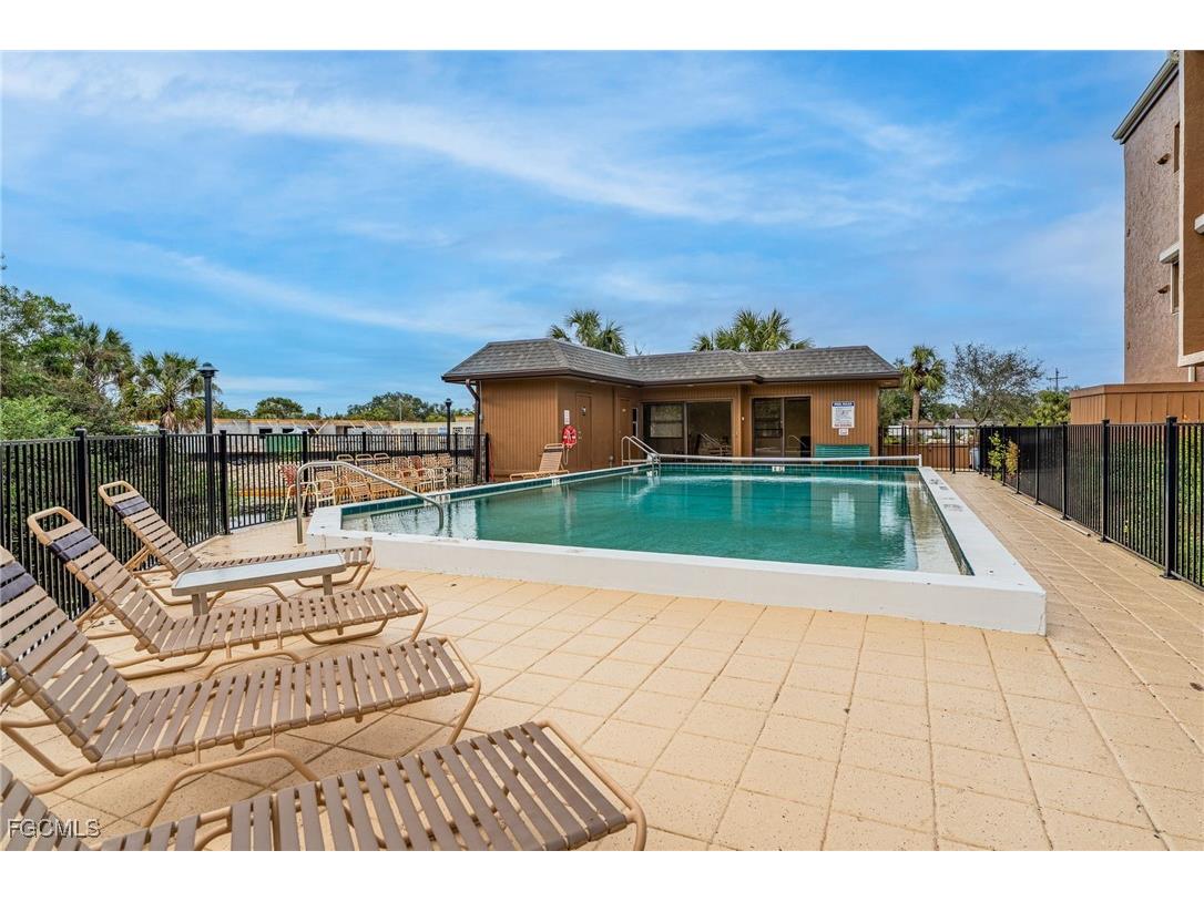 2067 W Lakeview Boulevard #8 North Fort Myers FL 33903 2025016062 image23