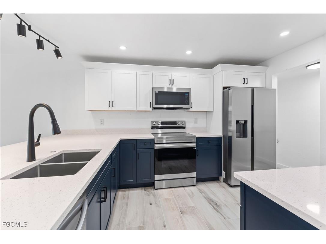 2067 W Lakeview Boulevard #8 North Fort Myers FL 33903 2025016062 image7