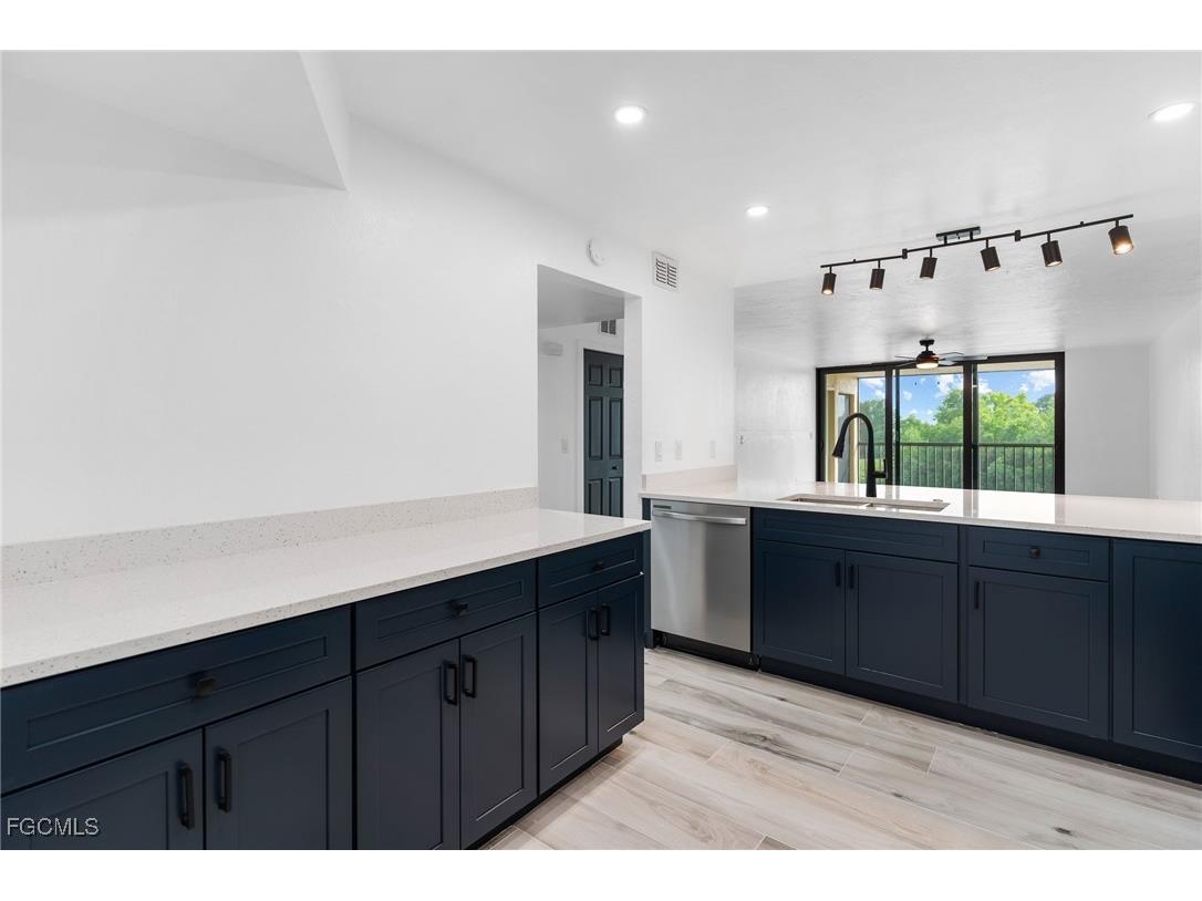 2067 W Lakeview Boulevard #8 North Fort Myers FL 33903 2025016062 image9