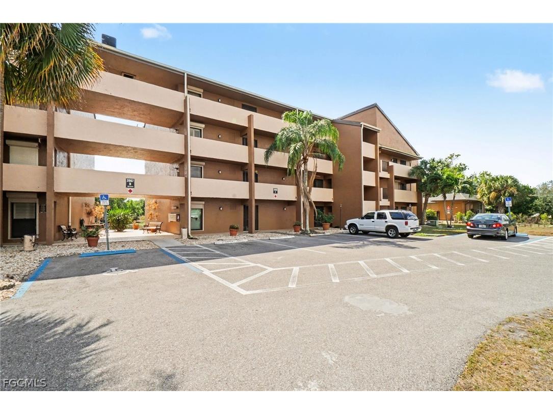 2069 W Lakeview Boulevard #5 North Fort Myers FL 33903 2026010352 image1