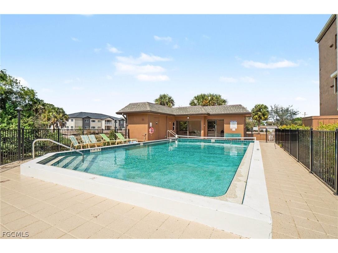 2069 W Lakeview Boulevard #5 North Fort Myers FL 33903 2026010352 image23