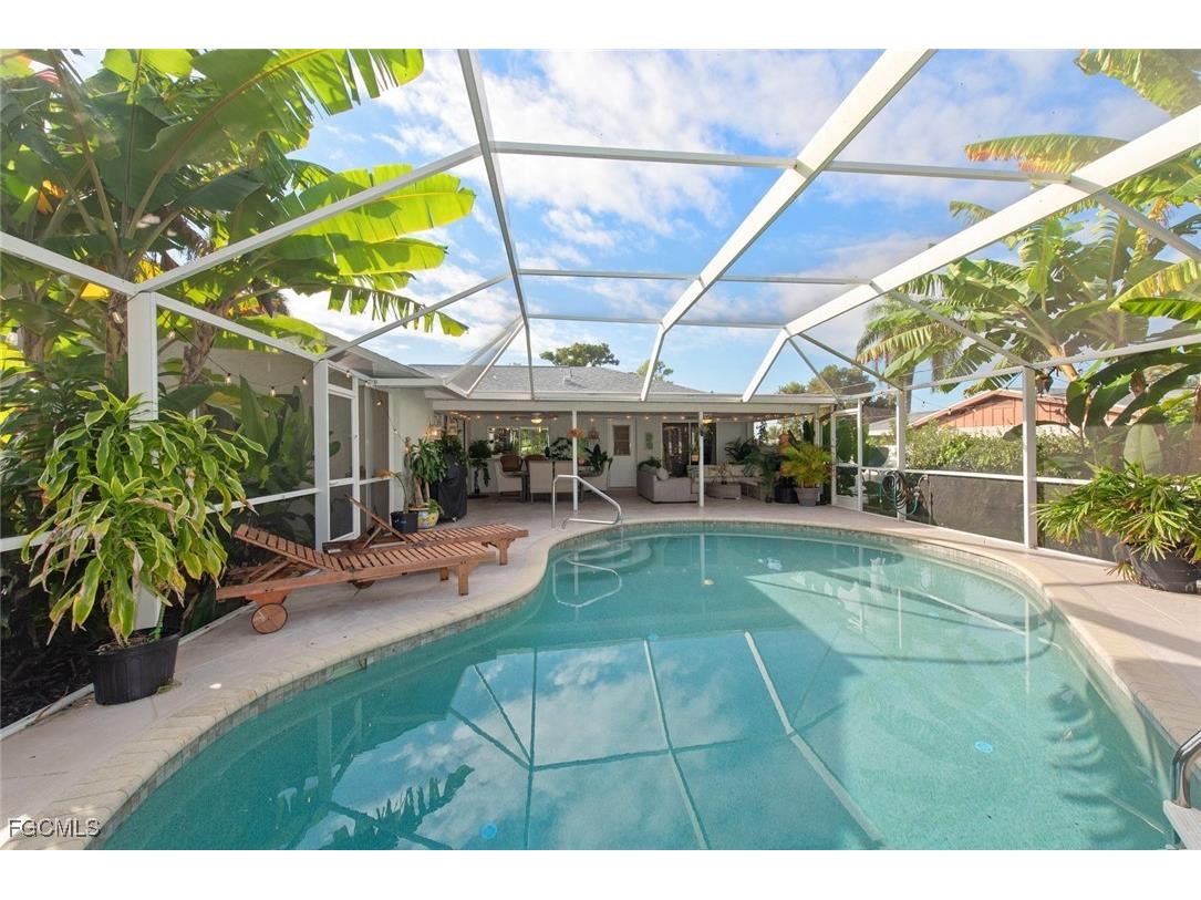 207 SE 43rd Lane Cape Coral FL 33904 2025018294 image1