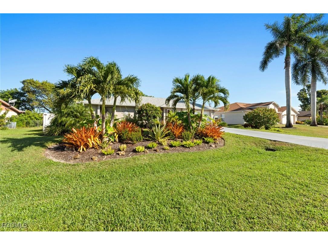 207 SE 43rd Lane Cape Coral FL 33904 2025018294 image2