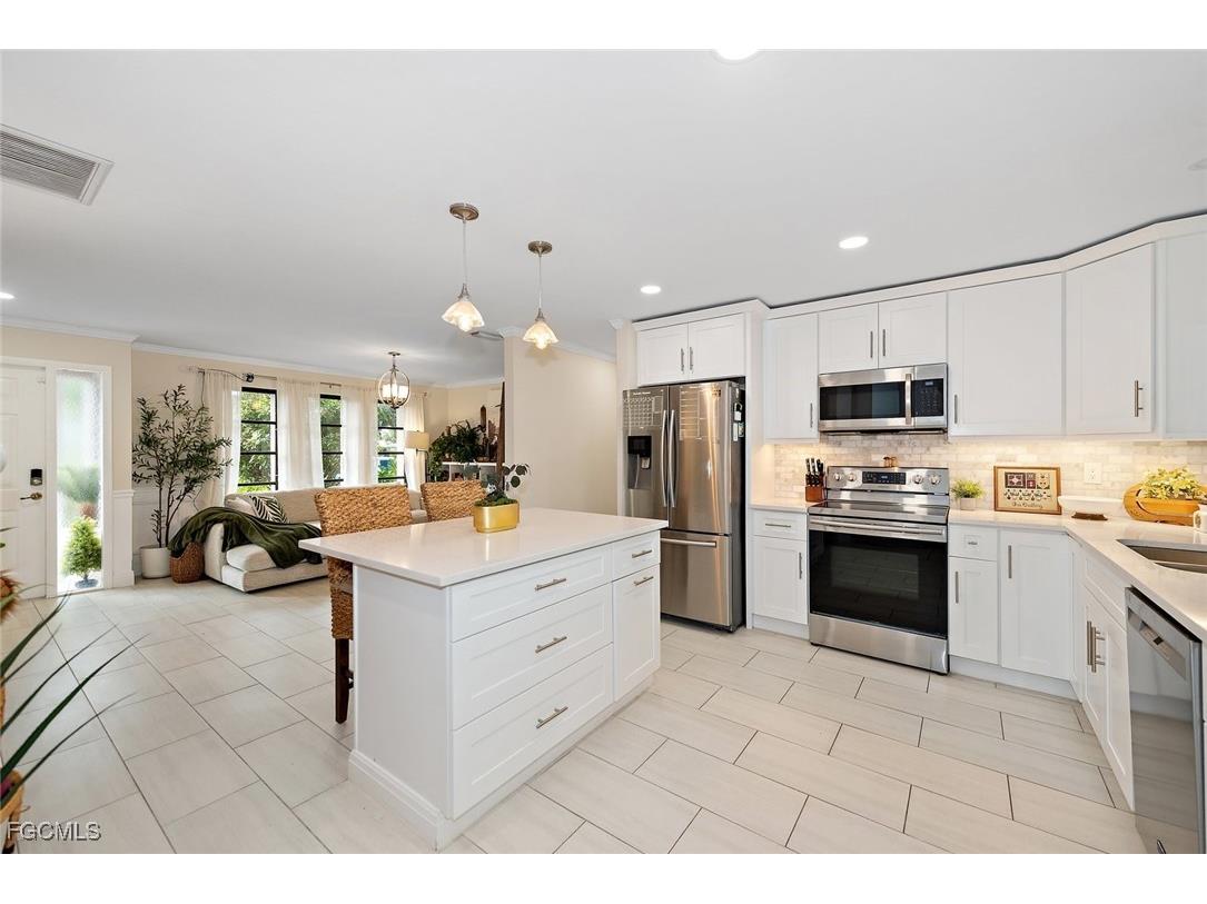 207 SE 43rd Lane Cape Coral FL 33904 2025018294 image4