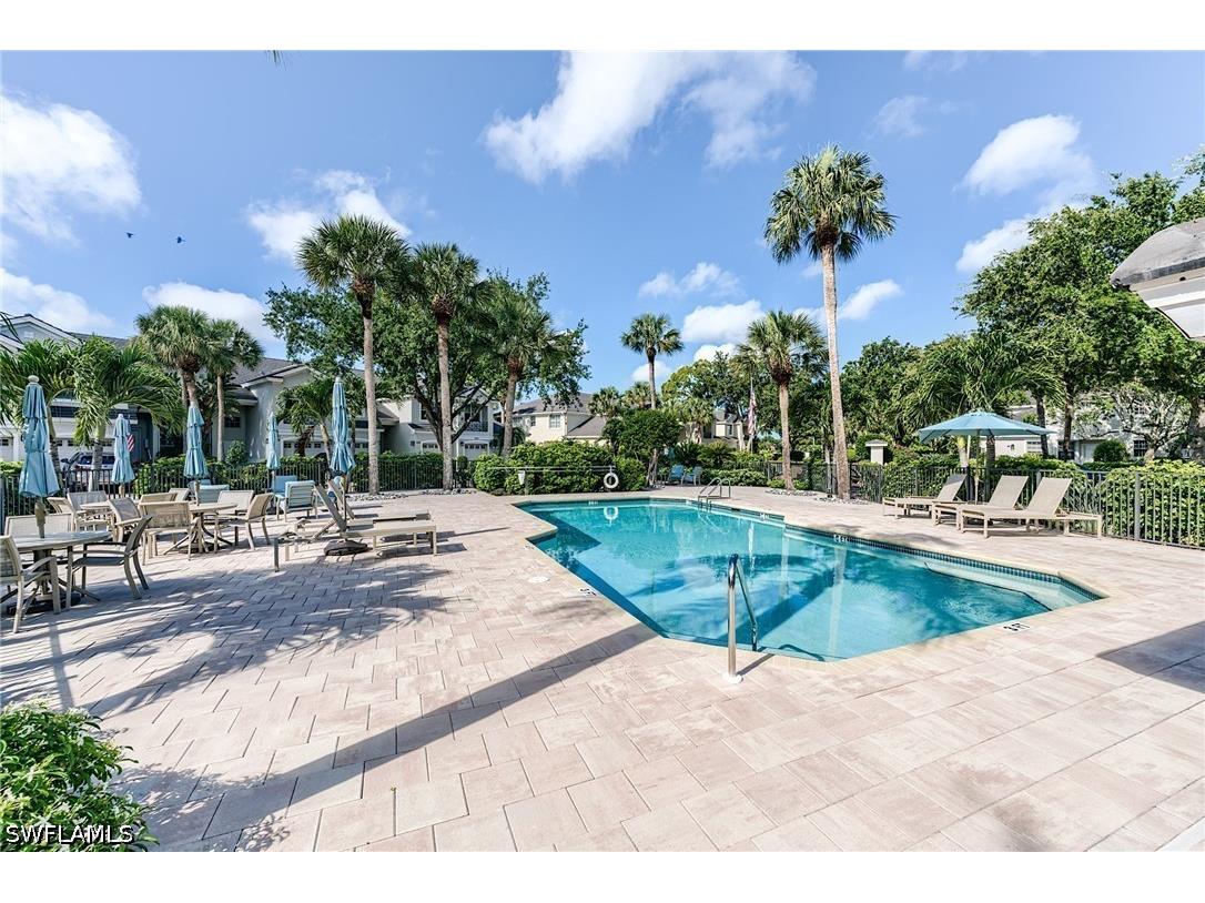 2070 Aberdeen Lane #101 Naples FL 34109 226019217 image44