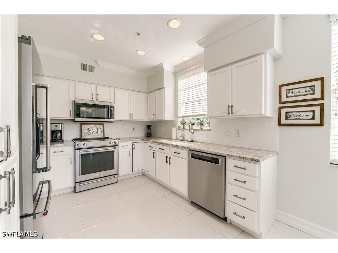 2070 Aberdeen Lane #101 Naples FL 34109 226019217 image8