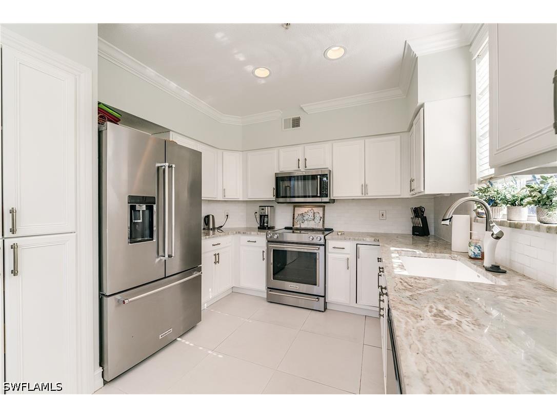 2070 Aberdeen Lane #101 Naples FL 34109 226019217 image9