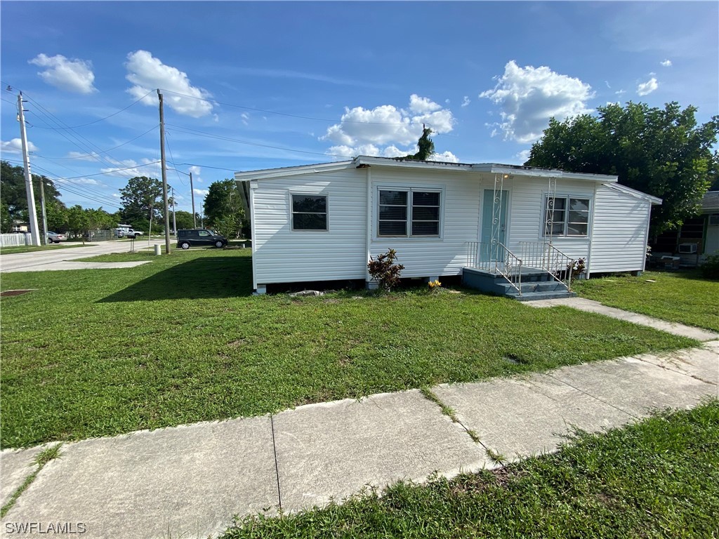 2072 Maple Avenue Fort Myers FL 33901 223055174 image1