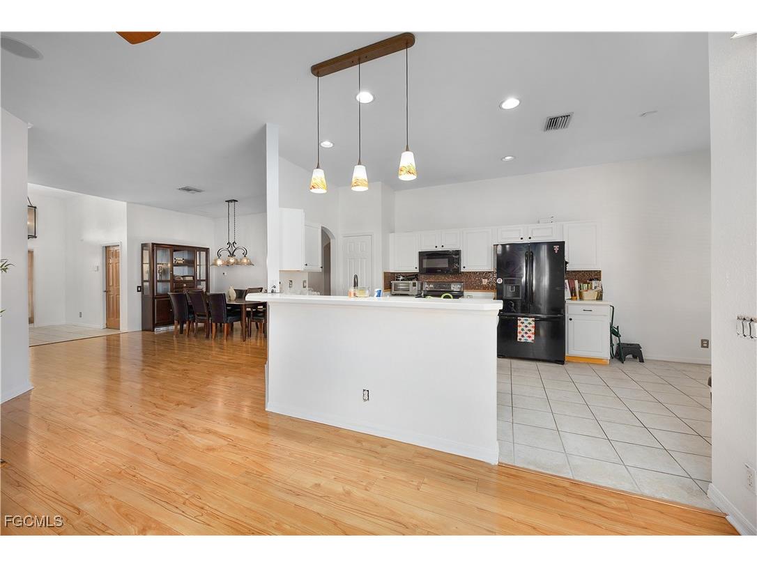 2073 Cape Heather Circle Cape Coral FL 33991 2025016571 image10