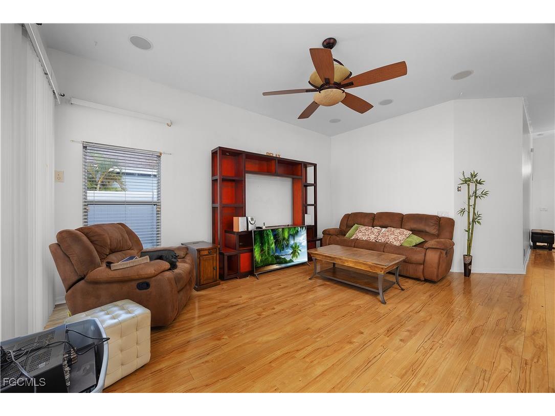 2073 Cape Heather Circle Cape Coral FL 33991 2025016571 image18