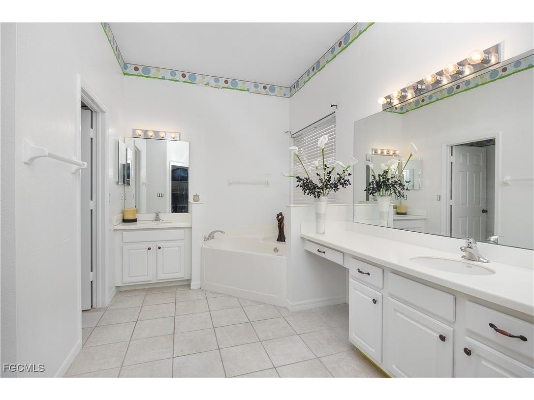 2073 Cape Heather Circle Cape Coral FL 33991 2025016571 image21