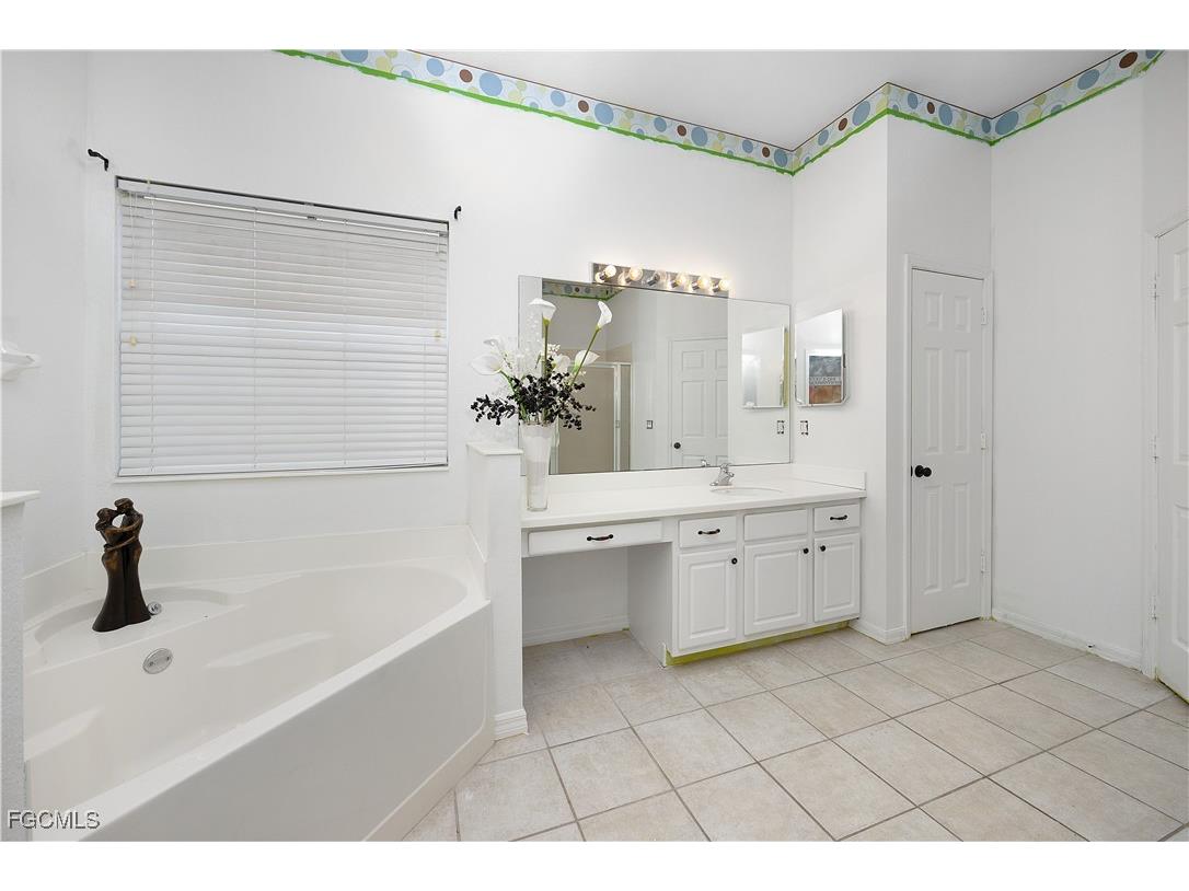 2073 Cape Heather Circle Cape Coral FL 33991 2025016571 image22