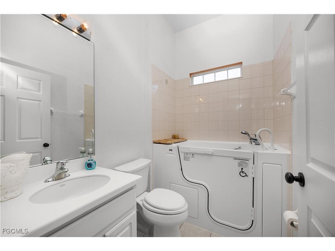 2073 Cape Heather Circle Cape Coral FL 33991 2025016571 image25