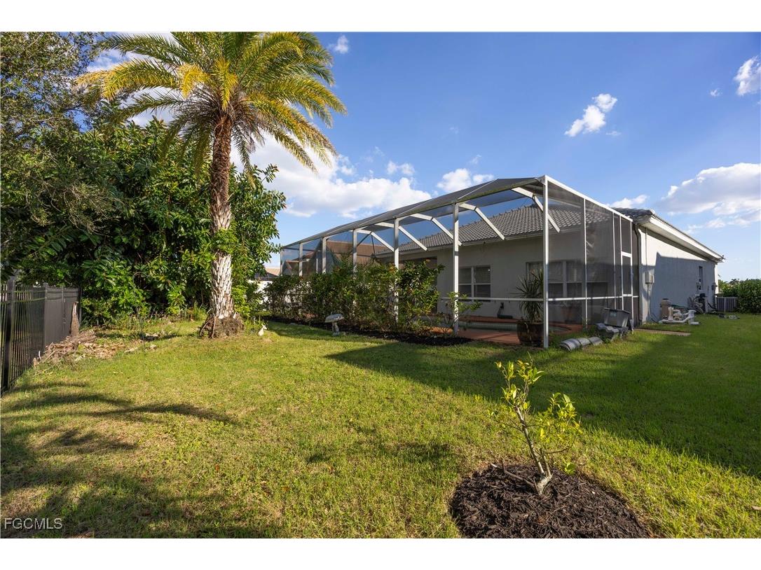 2073 Cape Heather Circle Cape Coral FL 33991 2025016571 image4