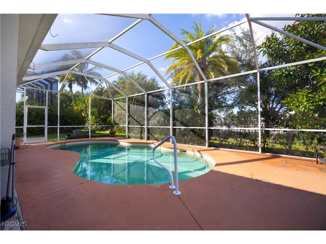 2073 Cape Heather Circle Cape Coral FL 33991 2025016571 image5