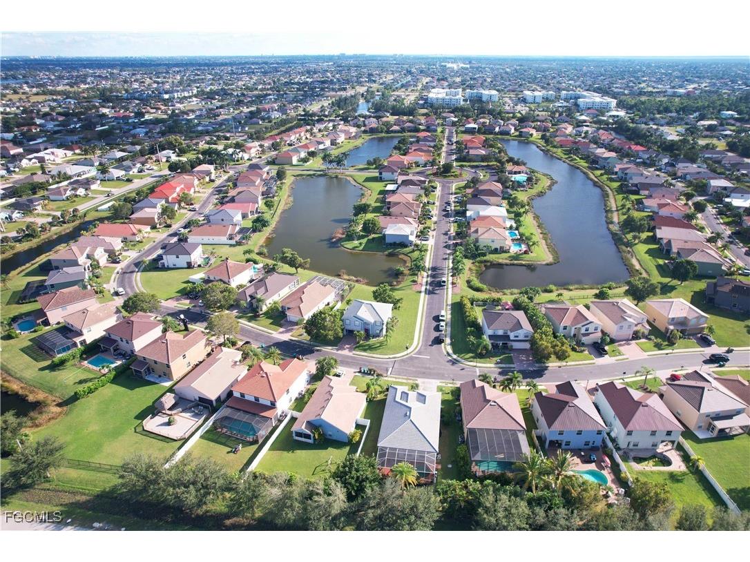 2073 Cape Heather Circle Cape Coral FL 33991 2025016571 image6