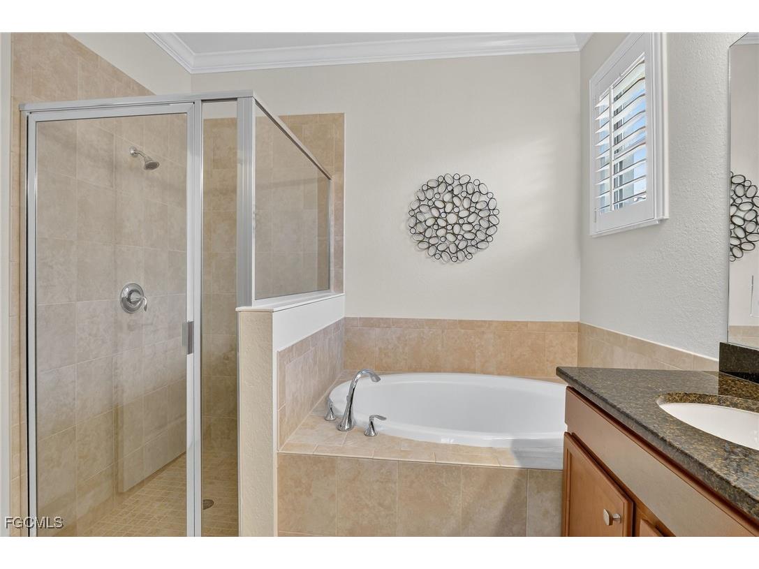 2073 Fairmont Lane Naples FL 34120 2025003793 image23