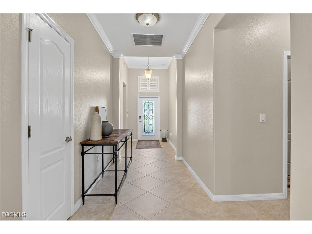 2073 Fairmont Lane Naples FL 34120 2025003793 image3