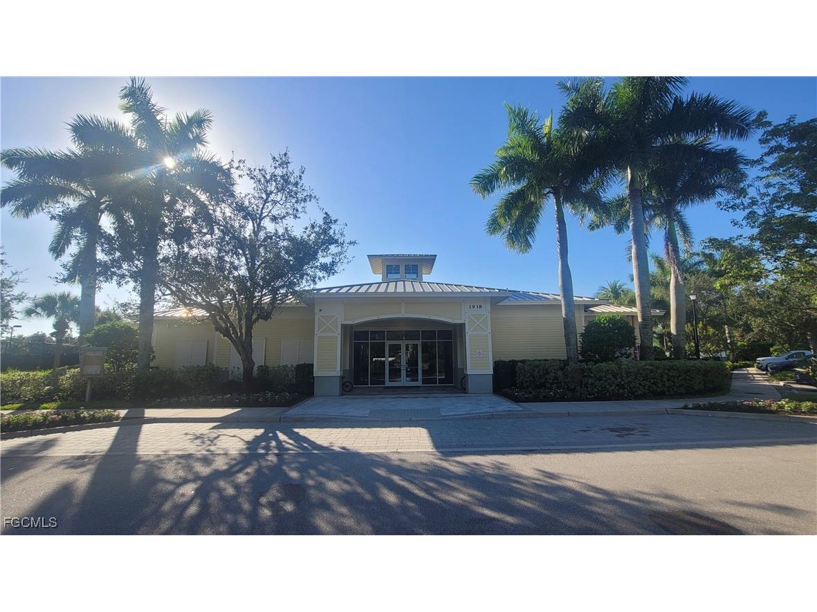 2073 Fairmont Lane Naples FL 34120 2025003793 image39