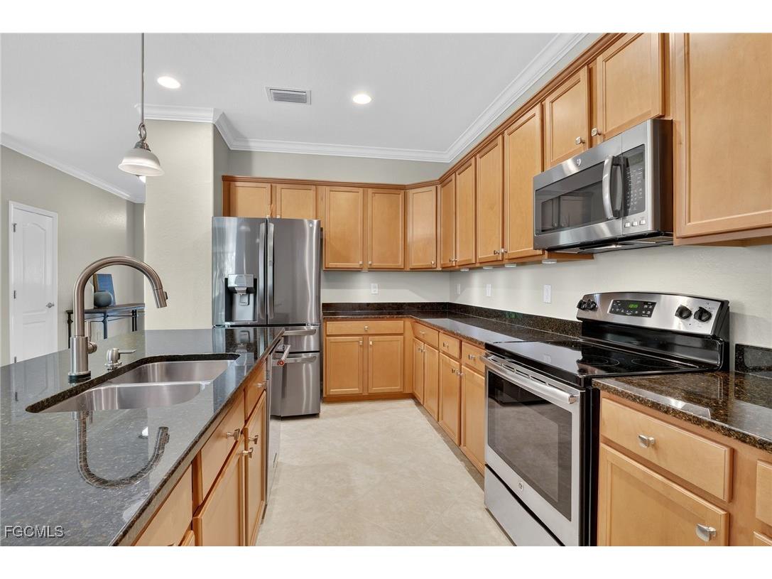 2073 Fairmont Lane Naples FL 34120 2025003793 image4