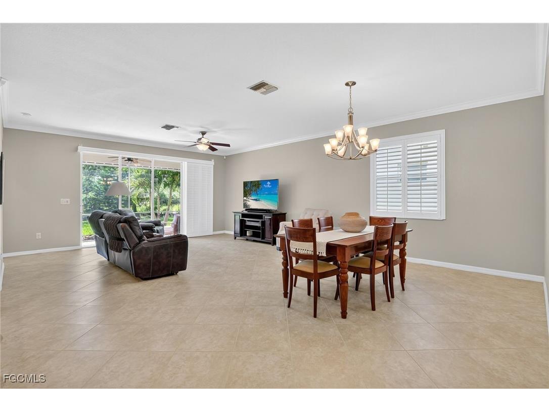 2073 Fairmont Lane Naples FL 34120 2025003793 image6