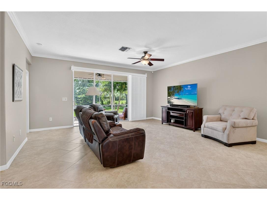 2073 Fairmont Lane Naples FL 34120 2025003793 image7