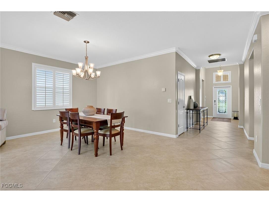 2073 Fairmont Lane Naples FL 34120 2025003793 image8