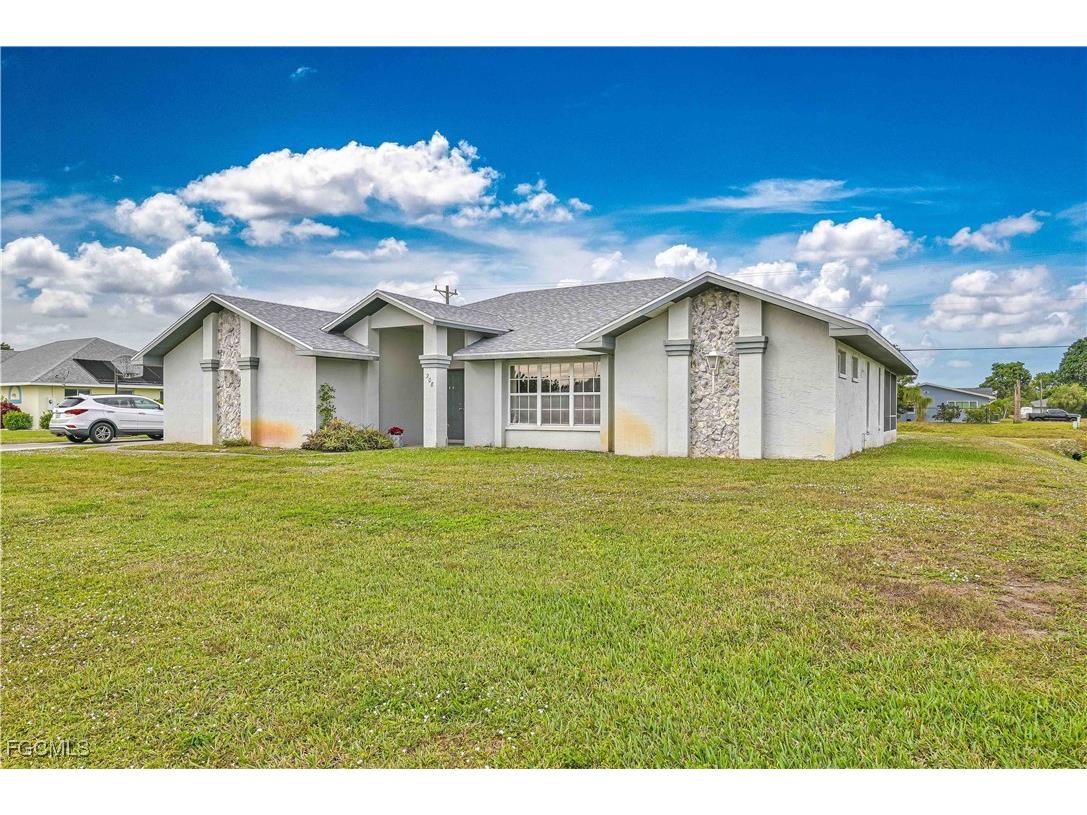 208 Danby Road Lehigh Acres FL 33936 2025024950 image4