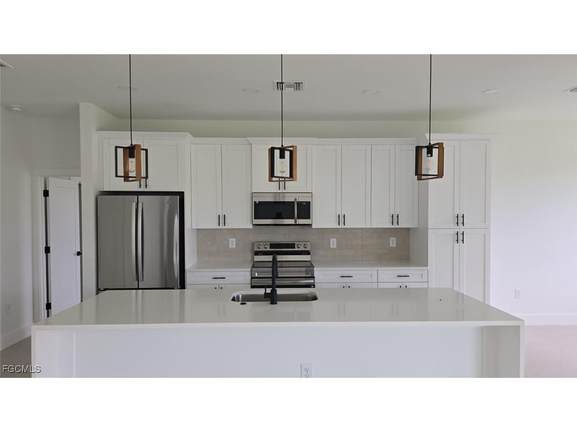 208 Pembroke Street Lehigh Acres FL 33974 2025008797 image8