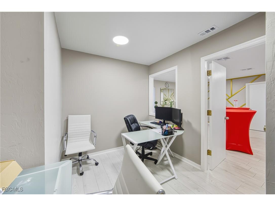 2080 Collier Avenue Fort Myers FL 33901 2025026027 image9