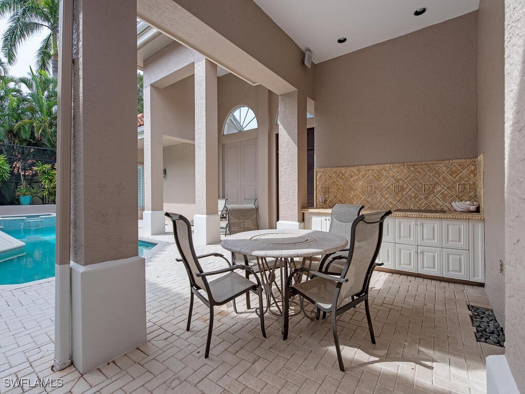 2080 Gordon Drive Naples FL 34102 225075505 image17