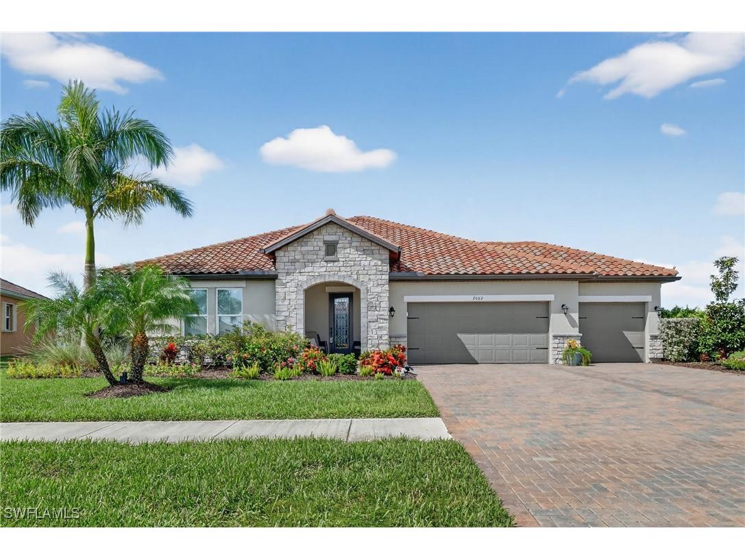 2082 Grove Drive Naples FL 34120 225072395 image1